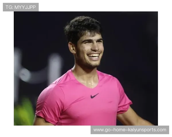 阿卡暴起扣杀引全场尖叫