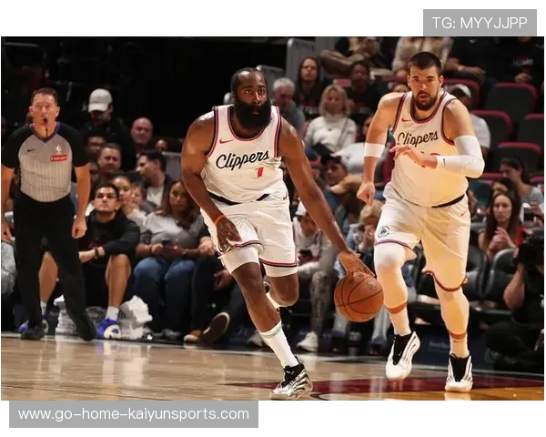 哈登首次为快船出战，贡献准三双表现