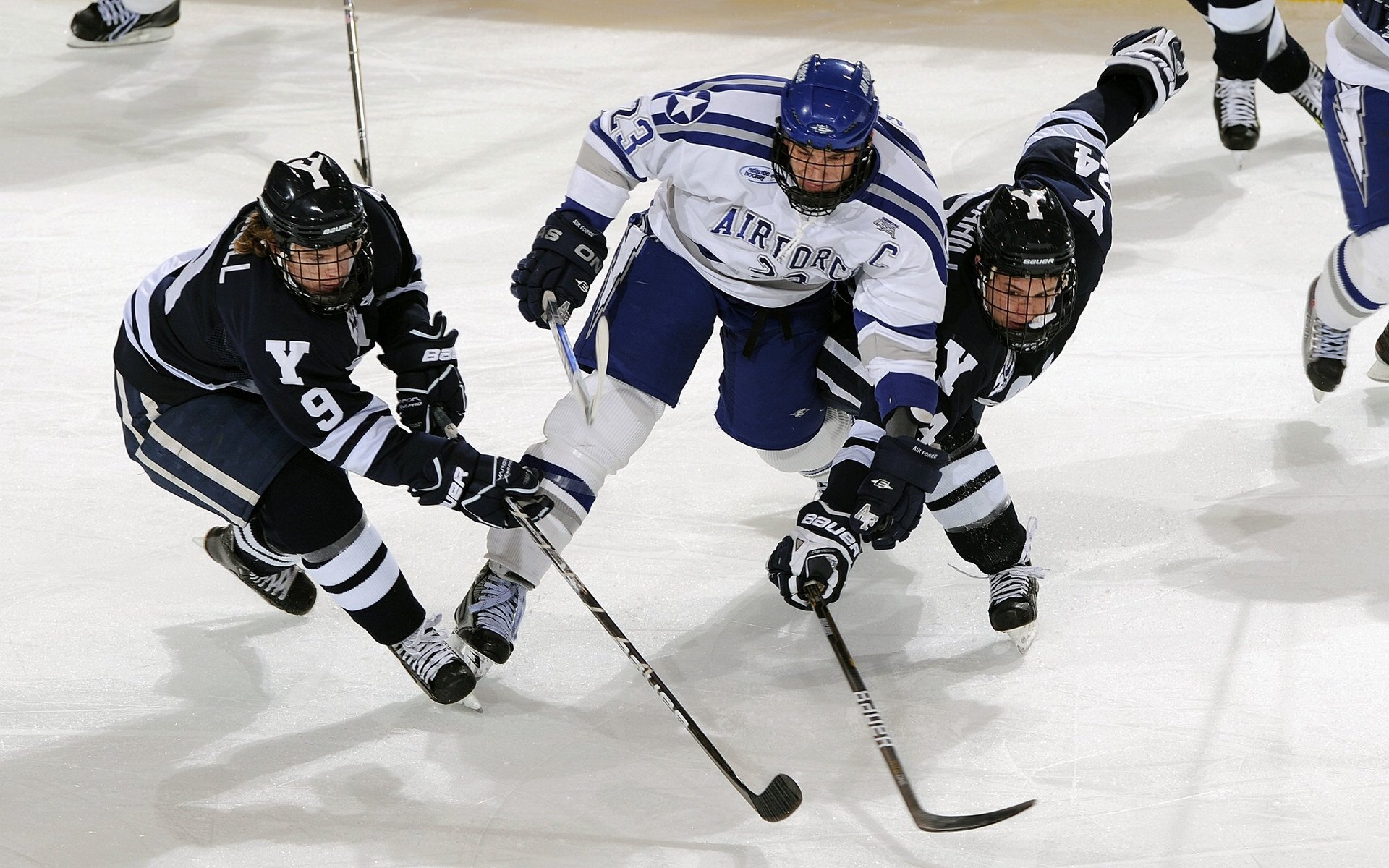 足球传球训练方法，足球传球技巧视频教学
